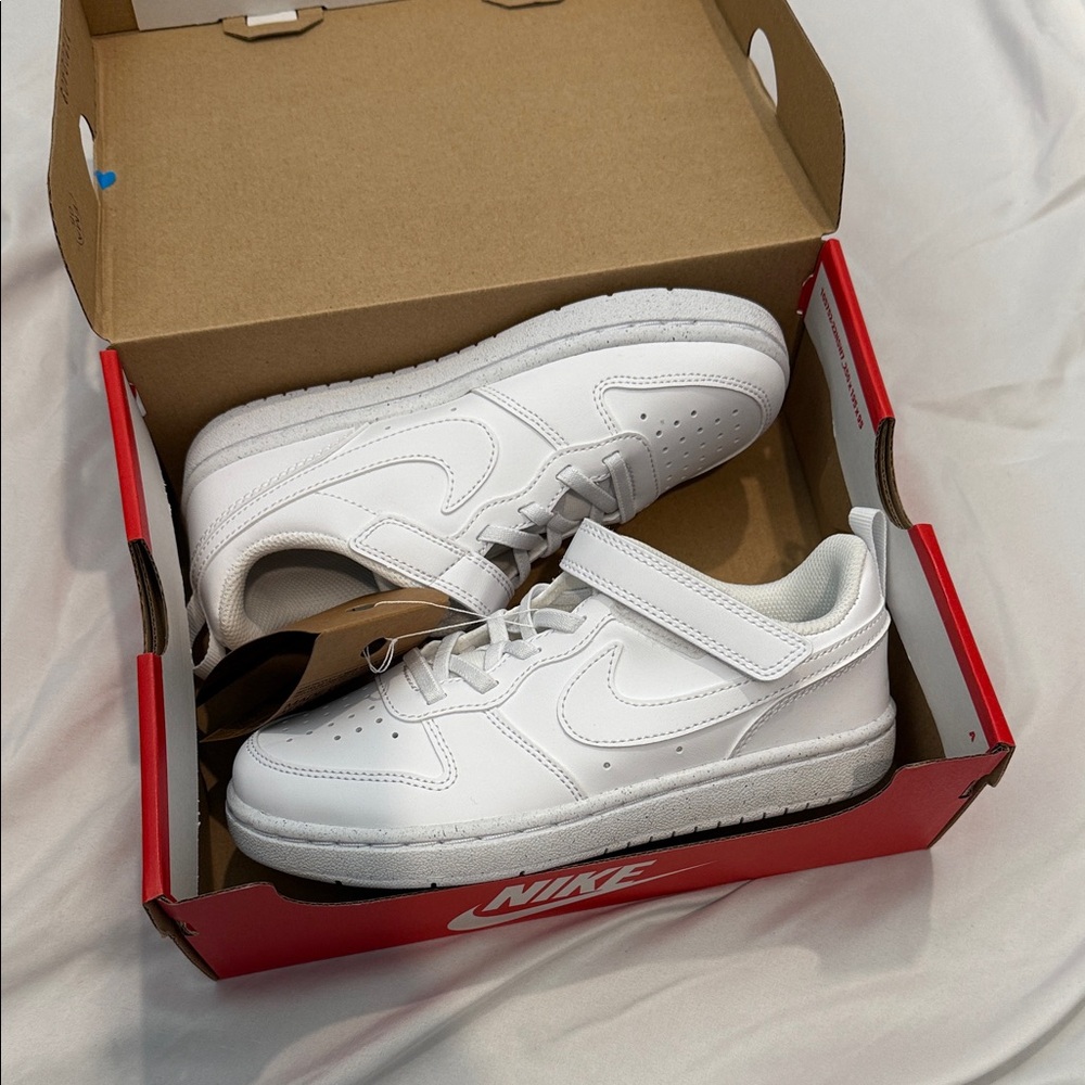 NWT in box Boys Kids Nike All-White Sneakers size 1.5Y Court Borough Low